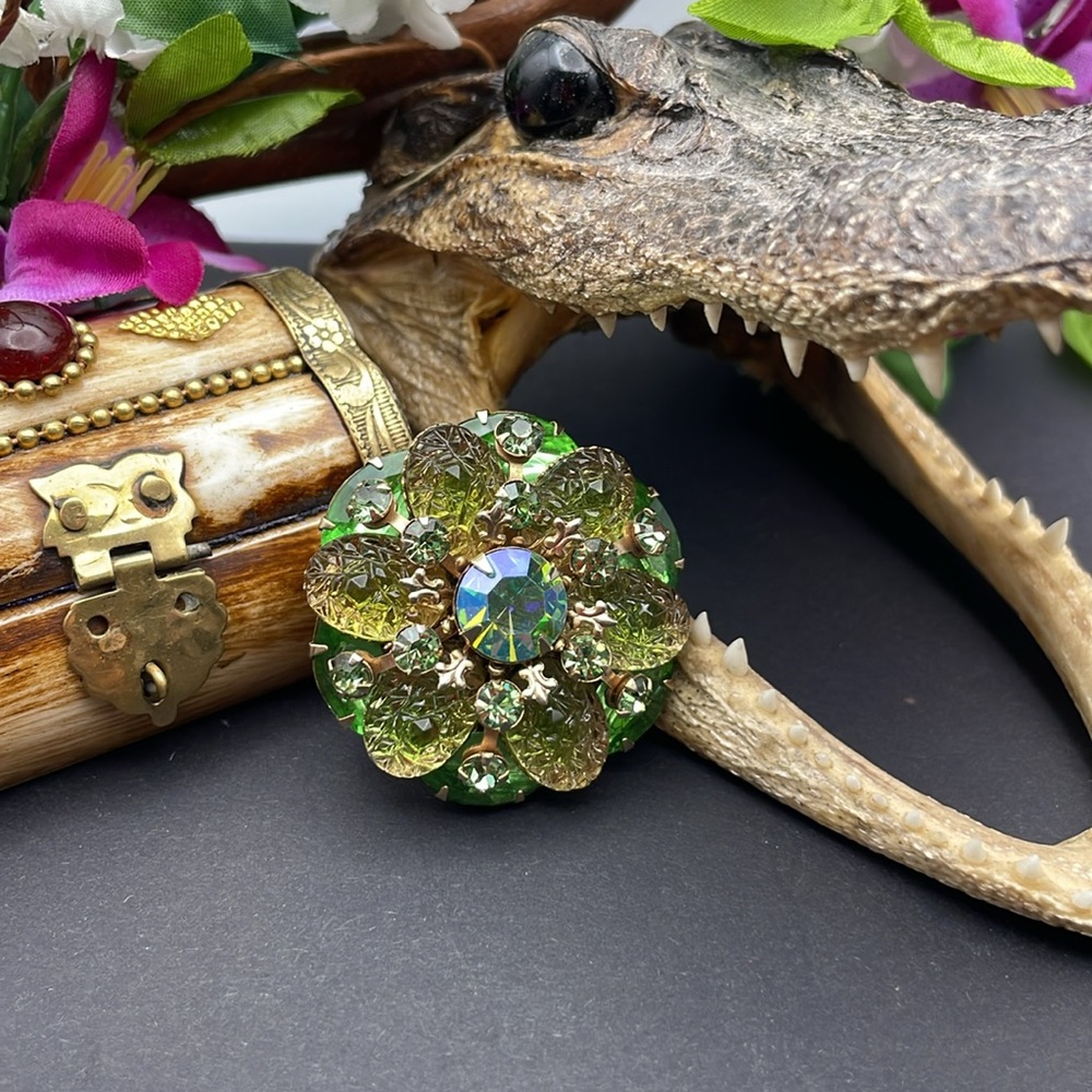 Molded glass brooch vintage 🔥 - Picture 5 of 5